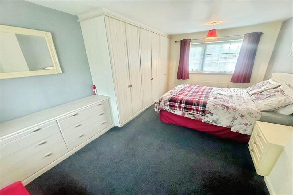 House in Southampton - More