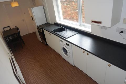 3 bedroom terraced house to rent, Laycock Street, Middlesbrough, TS1 4SL