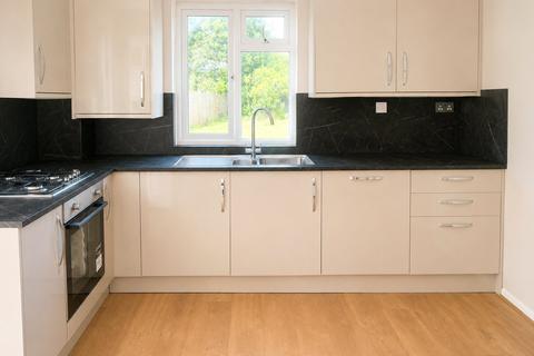 3 bedroom semi-detached house to rent, Stuart Way, Windsor, Berkshire, SL4