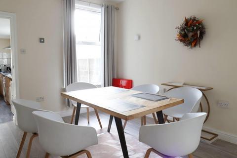 6 bedroom terraced house to rent, Highfield Road, Luton LU4