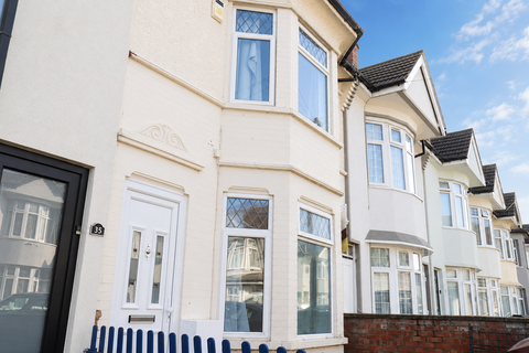 6 bedroom terraced house to rent, Highfield Road, Luton LU4