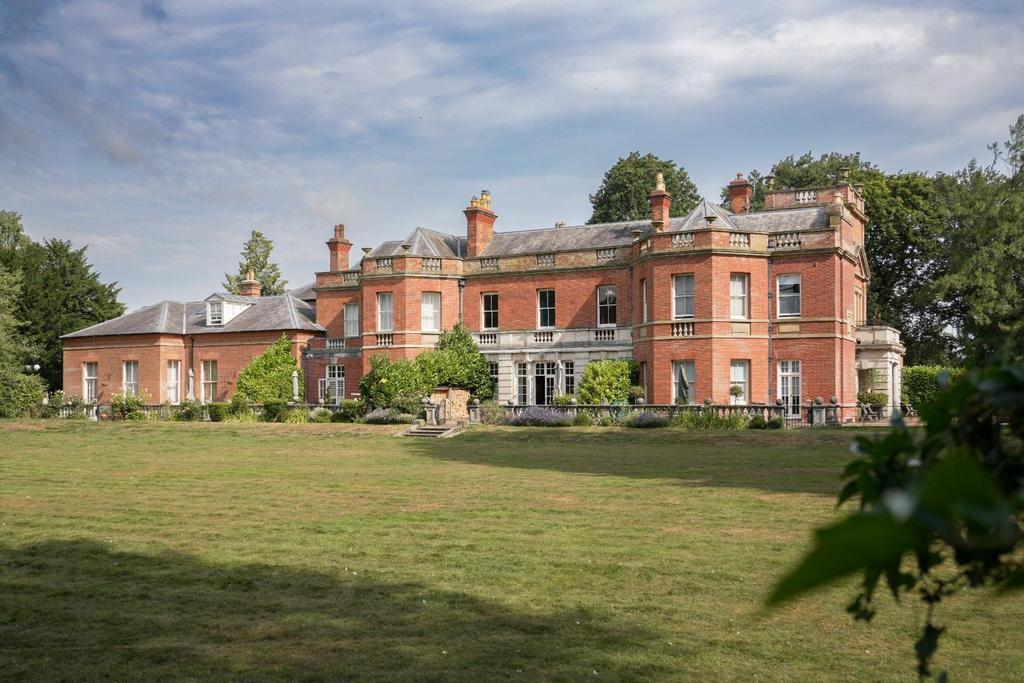 Detached house exterior, garden