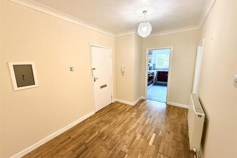 2 bedroom flat for sale, Long Oaks Court, Sketty, Swansea