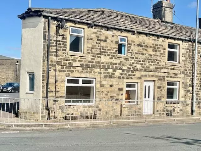 Warley Road, Halifax, HX1 3 bed house to rent - £800 pcm (£185 pw)