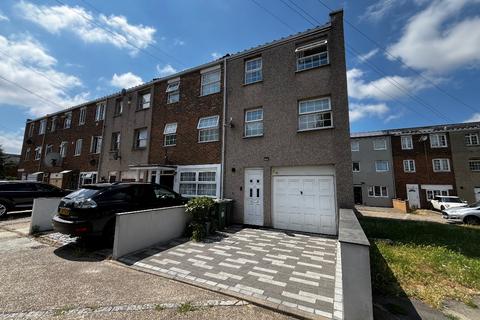 Chatteris Avenue, Romford