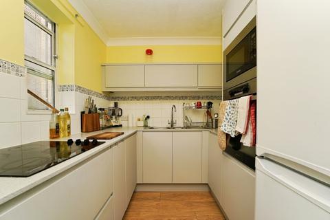 1 bedroom flat for sale, Pittville Circus Road, Cheltenham, Gloucestershire, GL52