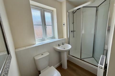 3 bedroom house to rent, Chequers Close, CORBY