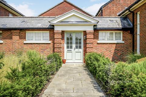 1 bedroom flat to rent, The Officers Mess, Caversfield OX27