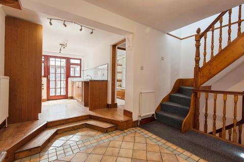 3 bedroom terraced house for sale, Queens Road, Royston
