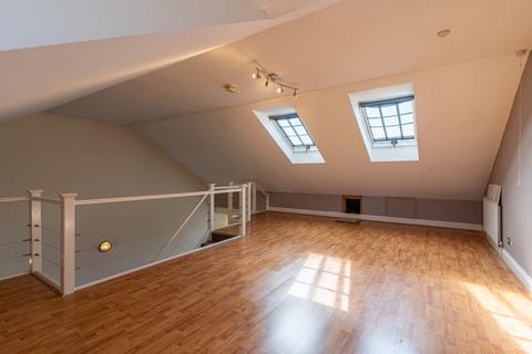 2 bedroom apartment for sale, Heritage Quay, Commercial Place, Gravesend, Kent, DA12 2BF