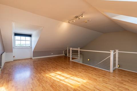 2 bedroom apartment for sale, Heritage Quay, Commercial Place, Gravesend, Kent, DA12 2BF