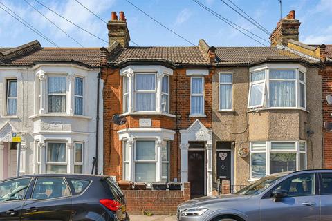 2 bedroom flat to rent, Tavistock Avenue, Walthamstow, E17