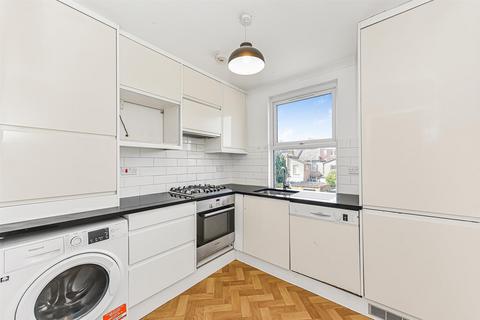 2 bedroom flat to rent, Tavistock Avenue, Walthamstow, E17
