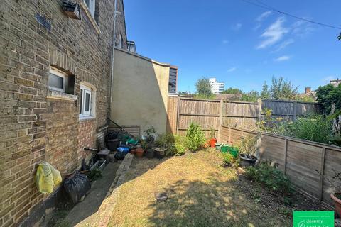 1 bedroom flat to rent, East End Road, N2