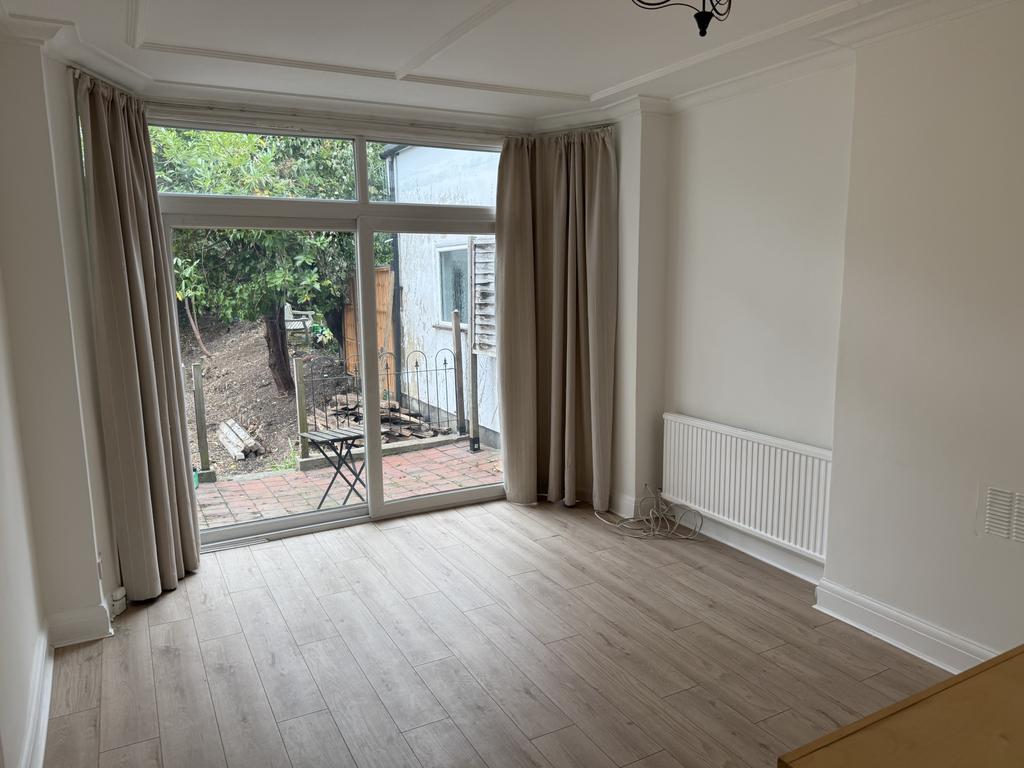 Apartment in LONDON - View 3