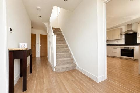 5 bedroom semi-detached house for sale, Horndean Avenue, Wigston LE18