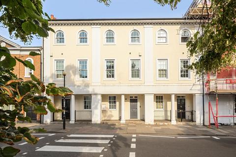 3 bedroom terraced house for sale, Eastgate Street, Winchester, Hampshire, SO23
