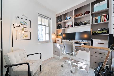 3 bedroom terraced house for sale, Eastgate Street, Winchester, Hampshire, SO23