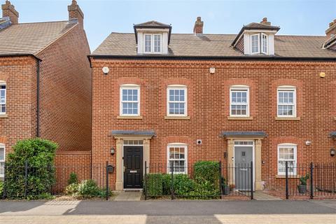 4 bedroom townhouse for sale, Greenkeepers Road, Great Denham, Bedford