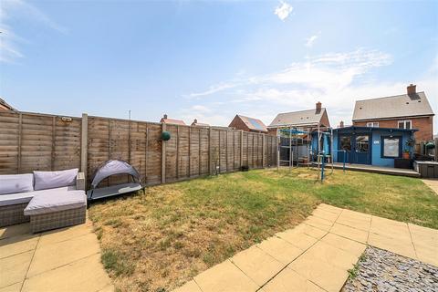 4 bedroom townhouse for sale, Greenkeepers Road, Great Denham, Bedford