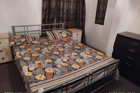 1 bedroom in a flat share to rent, Falcon Street, London E13