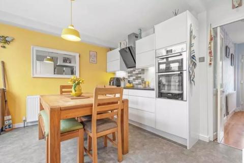 3 bedroom semi-detached house to rent, Summerfield Road, Solihull B92