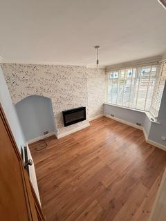 3 bedroom semi-detached house to rent, Summerfield Road, Solihull B92