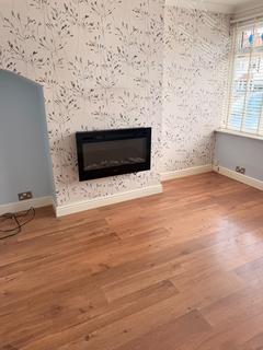 3 bedroom semi-detached house to rent, Summerfield Road, Solihull B92