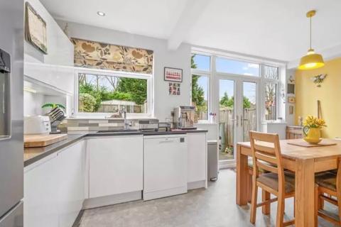 3 bedroom semi-detached house to rent, Summerfield Road, Solihull B92