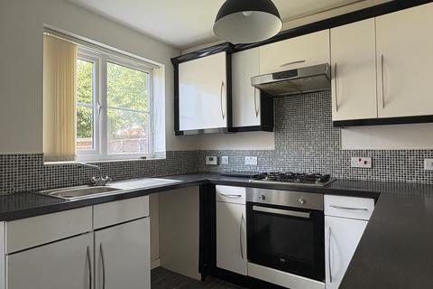 3 bedroom terraced house to rent, Barlow Close, Bury, BL9