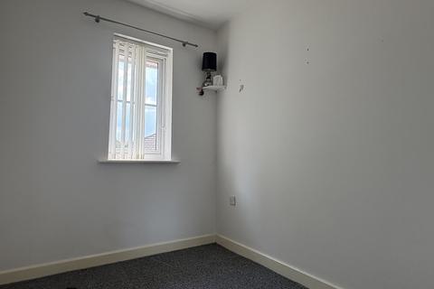 3 bedroom terraced house to rent, Barlow Close, Bury, BL9