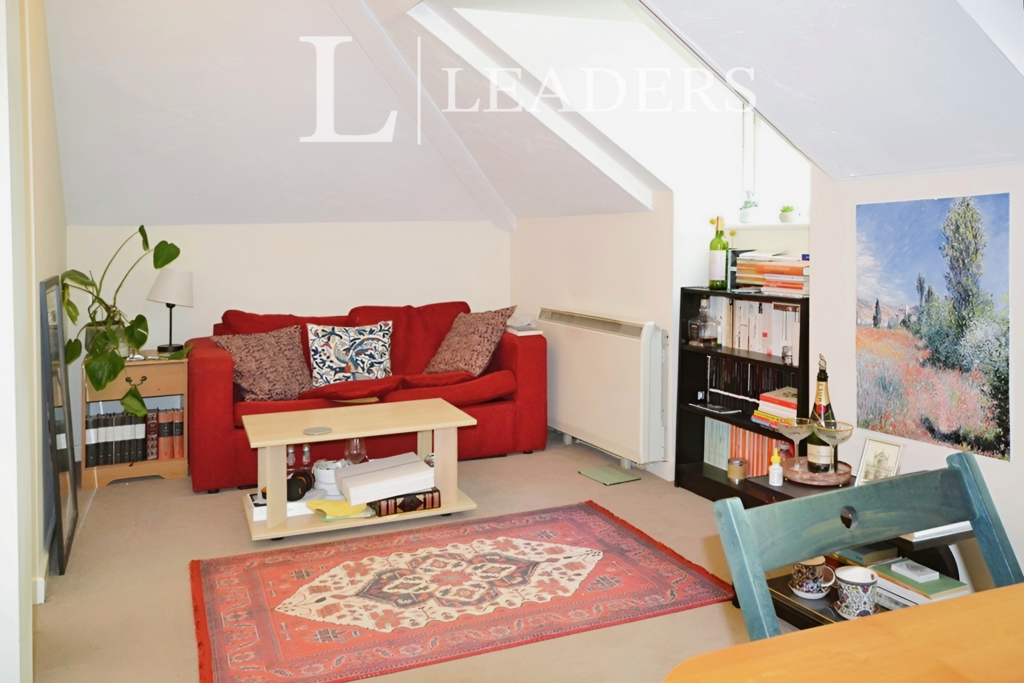Apartment in Cambridge, Petersfield - View 2