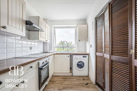 1 bedroom flat for sale, London Road, Romford, RM7