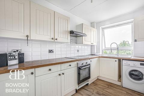 1 bedroom flat for sale, London Road, Romford, RM7