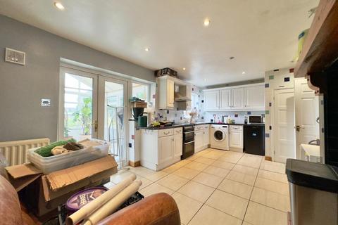 3 bedroom semi-detached house to rent, Monkspring, Worsbrough