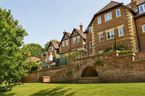 2 bedroom apartment for sale, Caenshill House, Chaucer Avenue, Weybridge, KT13