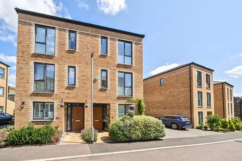 Johnson Drive, Coulsdon CR5