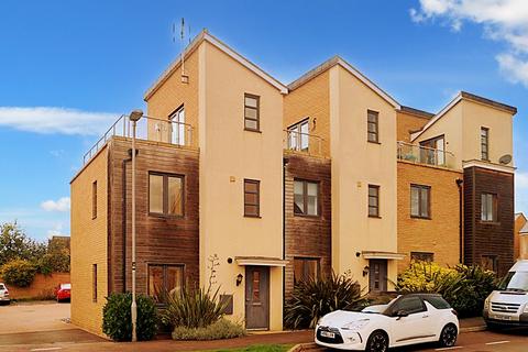 2 bedroom end of terrace house for sale, Oakridge Park, Milton Keynes MK14