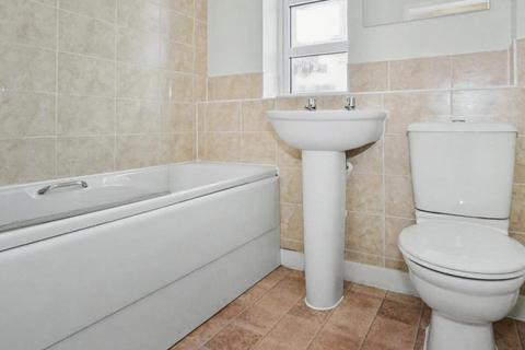 2 bedroom end of terrace house for sale, Oakridge Park, Milton Keynes MK14