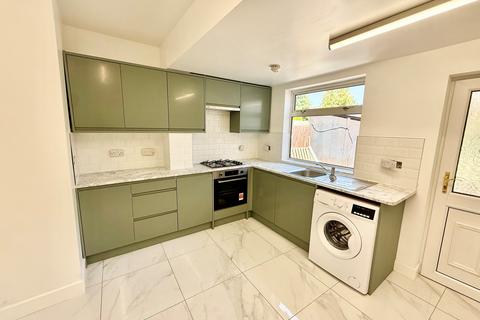 3 bedroom semi-detached house to rent, Bennett Street, NOTTINGHAM, NG10