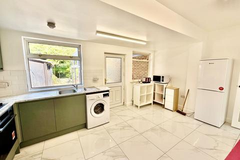 3 bedroom semi-detached house to rent, Bennett Street, NOTTINGHAM, NG10