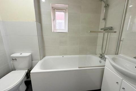 2 bedroom end of terrace house to rent, Wiseman Close, Luton, LU2