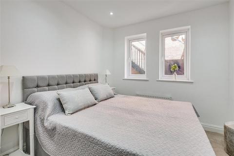 2 bedroom terraced house to rent, Romney Mews, London