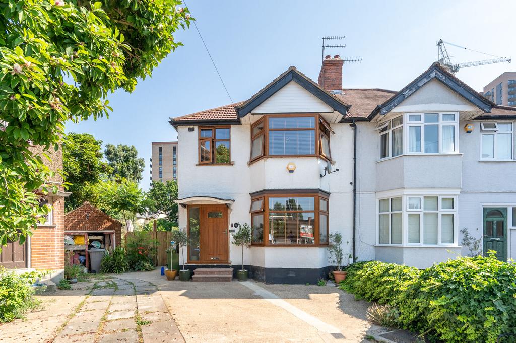 Detached house exterior, driveway