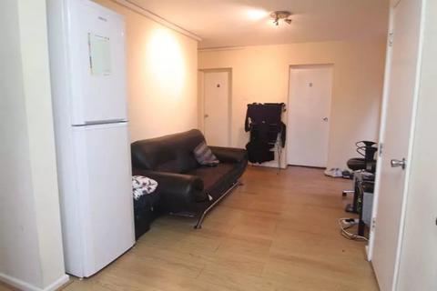 6 bedroom semi-detached house to rent, Abbotts Close, Uxbridge, UB8