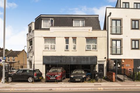undefined, Lea Bridge Road, London, E17