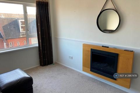 2 bedroom flat to rent, Embassy Court, Southsea, PO4