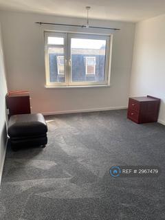 2 bedroom flat to rent, Embassy Court, Southsea, PO4
