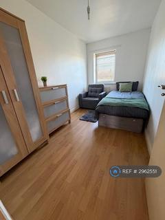 3 bedroom flat to rent, Millicent Grove, London, N13