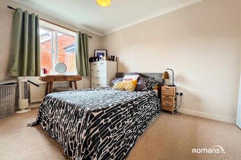 2 bedroom maisonette for sale, Finch Close, Tadley, Hampshire